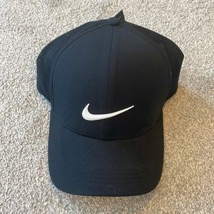 Nike Golf Aerobill lightweight hat. NWT. Size L/XL